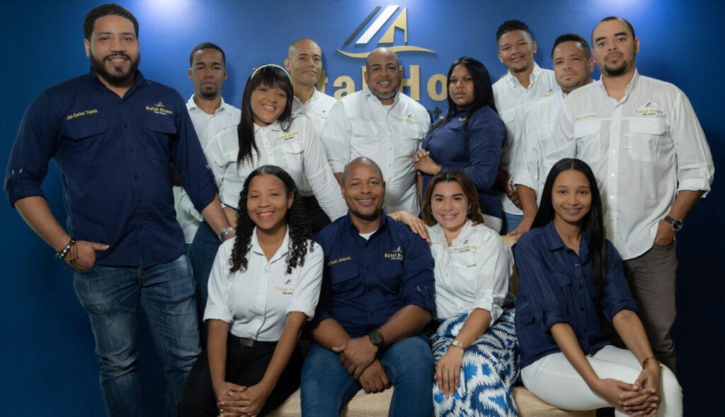 Equipo de Ratal Home Real Estate con apartamentos en venta en Toda la ciudad de Santo Domingo