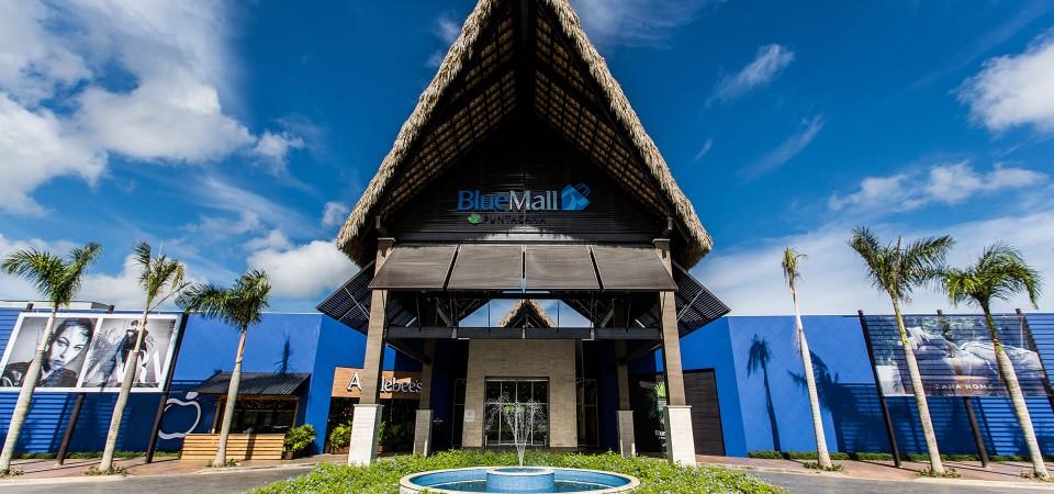 Fachada de Blue Mall Punta Cana, ubicado justo al lado de Punta Cana Village Dominican Republic